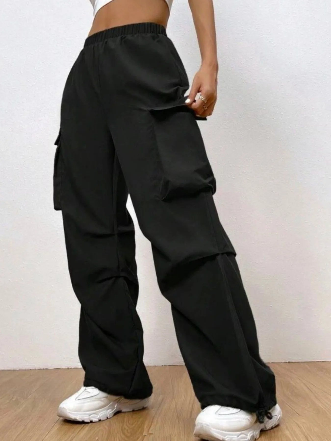 Women’s Loose Fit Sporty Cargo Pants with Flap Pockets & Side Drawstring